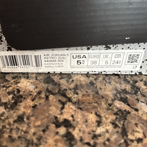 Air Jordan 5 retro Black and Blue Air Jordan Sneakers EUC 5.5Y - Picture 14 of 16